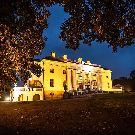Pakruojis Manor'S Palace Boutique Hotel エクステリア 写真